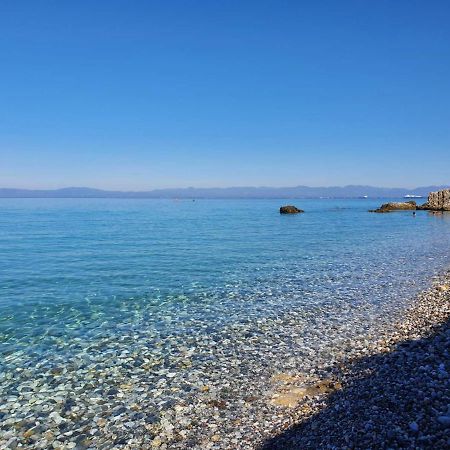 Gkionis Apartment Каламата Экстерьер фото